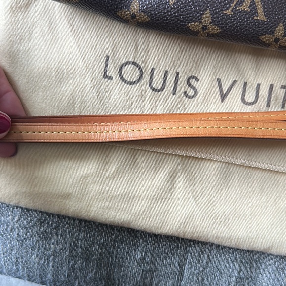 Louis Vuitton favorite MM - Picture 12 of 17